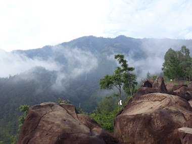 Bukit Watu Lawang, Tikungan Alternatif Saat Renovasi Air Terjun Sedudo