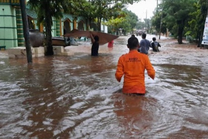 Sungai Ngunut Meluap Banjiri Permukiman Warga Bojonegoro Selatan