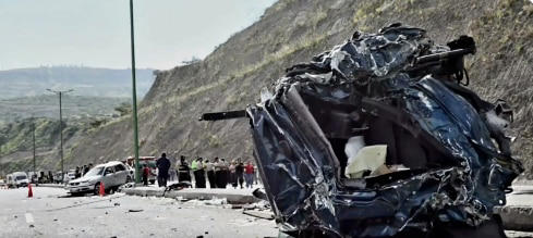 "Tragedia en Guayllabamba: Dos muertos, 20 heridos y 23 vehículos afectados en accidente de tránsito"