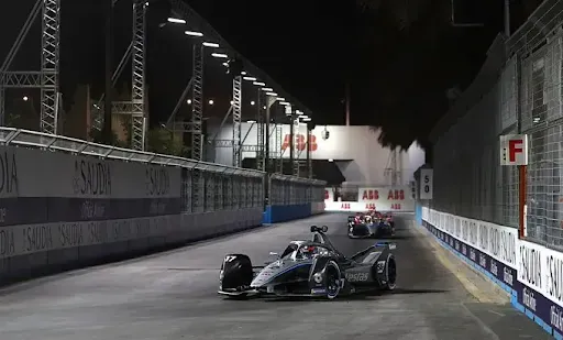 Nick De Vries vince ePrix 1 a Diriyah