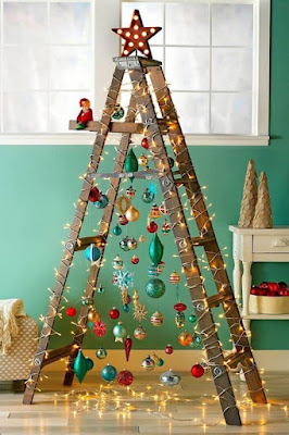 Árboles de Navidad con escaleras recicladas