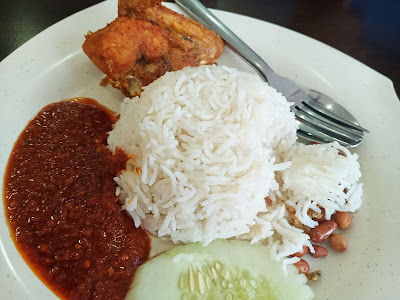 Sarapan Lontong Kering Dan Nasi Lemak Ayam, Faveret Malaysian!