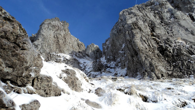 Peña Lusa Corredor SW Izquierdo Deep Mountain