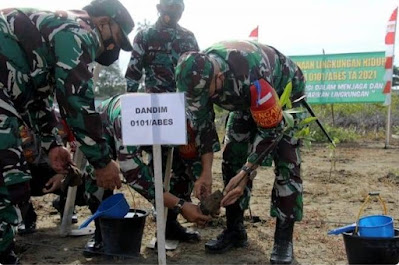 Peduli Lingkungan Hidup, Kodim 0101/Aceh Besar Tanam Ratusan Bibit Pohon Mangrove