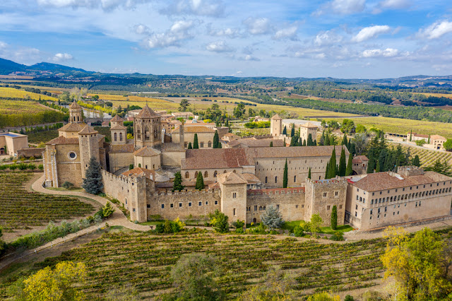 foto aérea do Mosteiro de Poblet, Terragona Espanha   