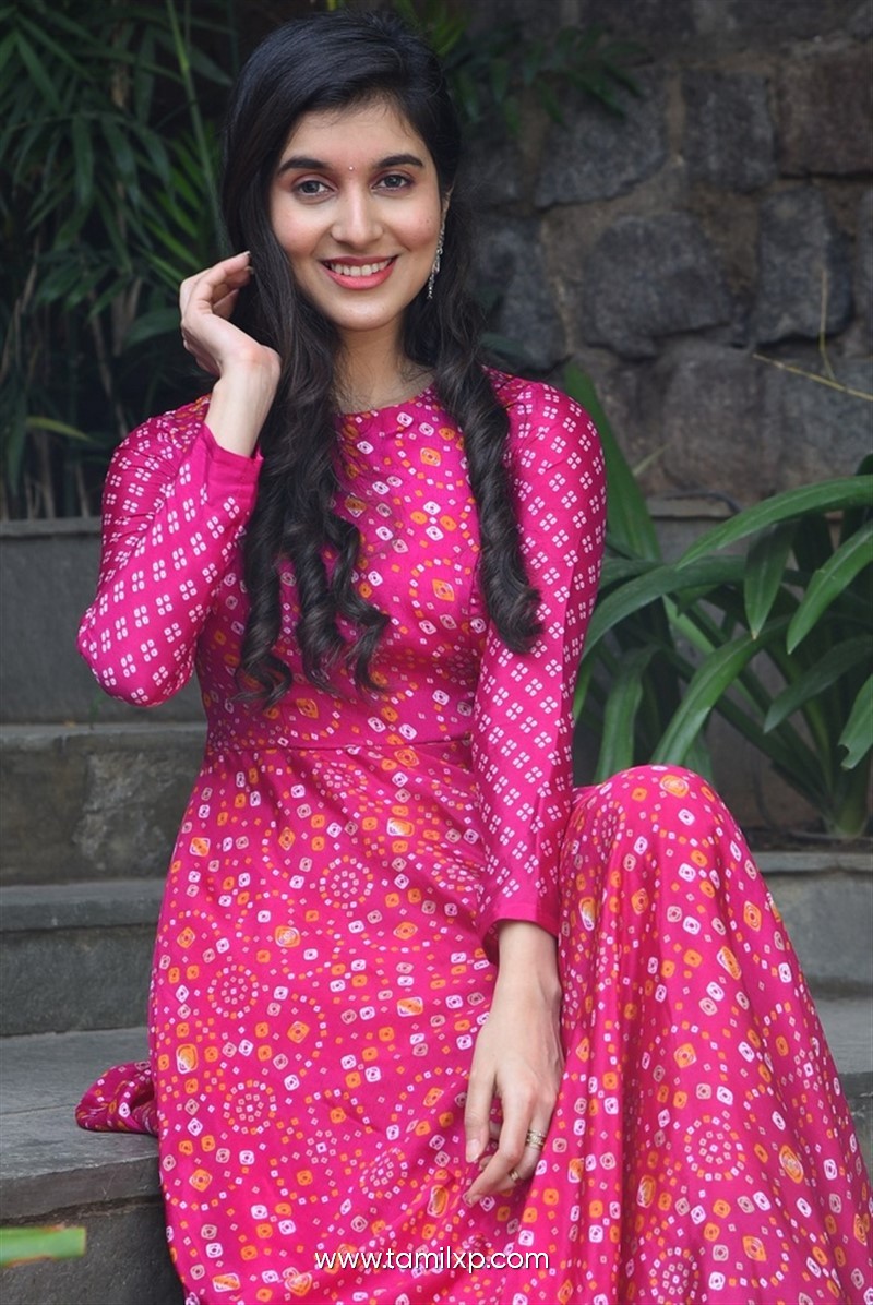 Telugu Actress Sanjana Sarathy