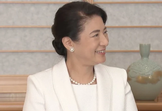 Empress Masako wore a white skirt suit and Princess Aiko wore a blue outfit. Empress Michiko, Crown Princess Kiko, Princess Kako