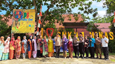 Peringati Hari Pendidikan Nasional, "Police Goes to School" Polsek Minas Gandeng IPMKM hadir di SMK N 01 Minas. 