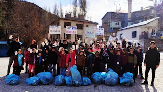 Çağlayan'da öğrenciler Sosyal Sorumluluk saatinde atık topladı.