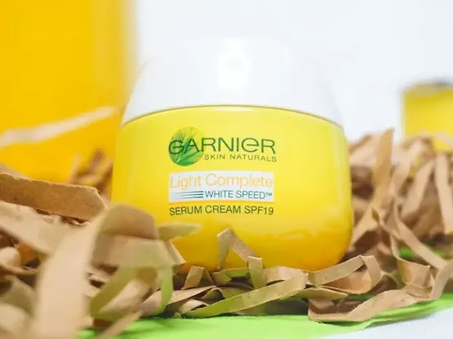 Melembabkan Wajah Menggunakan Garnier Light Complete Serum Cream SPF 19