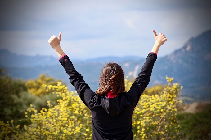 CONVIERTA LOS PENSAMIENTOS NEGATIVOS EN POSITIVOS