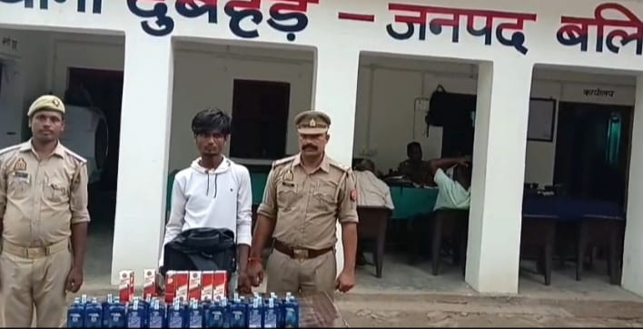 दुबहर पुलिस ने एक नफर अभियुक्त को किया गिरफ्तार, कब्जे से 50 अदद पाउच 180ml अवैध देशी शराब बरामद