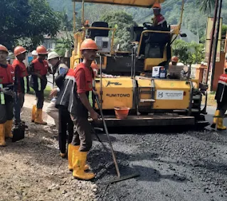 Pekerjaan  pemeliharaan berkala ruas jalan Sumedang - Situraja (KM.52,700). Berjalan sesuai jadwal.