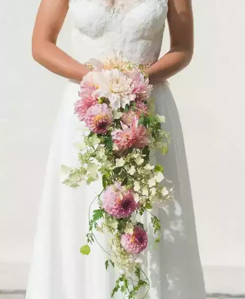 Bouquet mariée cascade champêtre : 10 modèles coup de cœur