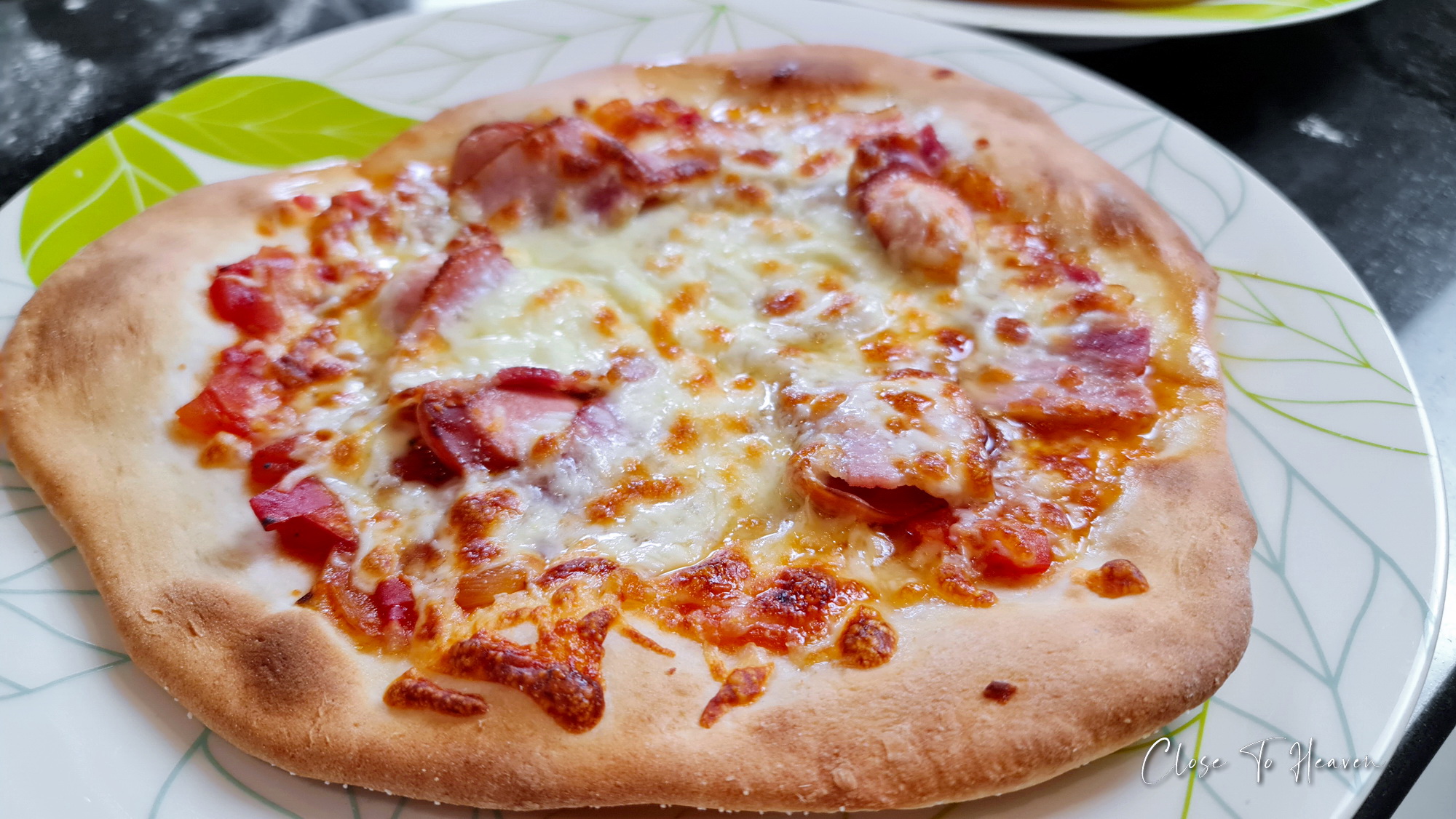 Thin Crust Pizza พิซซ่าแป้งบาง ครัสท์กรอบ