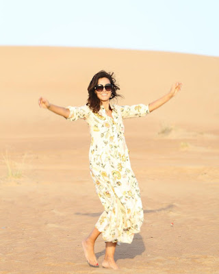 Caterina Balivo bellissima foto nel deserto di Dubai