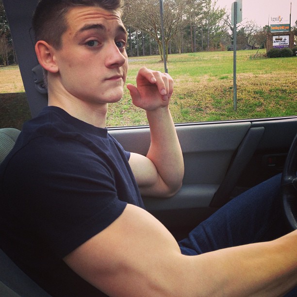 handsome-young-uber-driver-dude-big-biceps