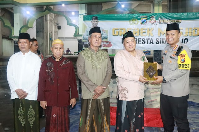 Polresta Sidoarjo Serahkan Bantuan Pembangunan untuk Masjid Nurul Iman Sedati Gede