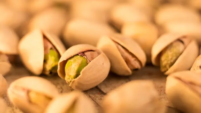 Pistachio adalah salah satu jenis kacang-kacangan yang mengandung banyak protein nabati alami