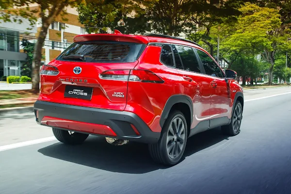 Toyota já vendeu 25 mil Corolla e Corolla Cross híbridos flex