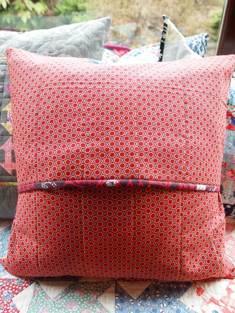 How to Make a Pillow. DIY Easy-to-Sew Tutorial