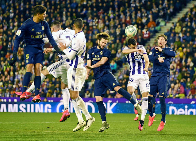 Nacho remata de cabeza para marcar el gol del Madrid. Ni Casemiro, Sergi Guardiola, Joaquín, Óscar Plano o Sergio Ramos consiguen contactar con la pelota. REAL VALLADOLID C. F. 0 REAL MADRID C. F 1. Domingo, 26/01/2020, 21:00 horas. Campeonato de Liga de 1ª División, jornada 21. Valladolid, estadio José Zorrilla