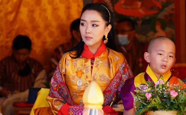 Queen Jetsun Pema, Princess Eeuphelma, Princess Sonam Dechan, Princess Kezang Choden, Princess Dechan Yangzom in traditional dress