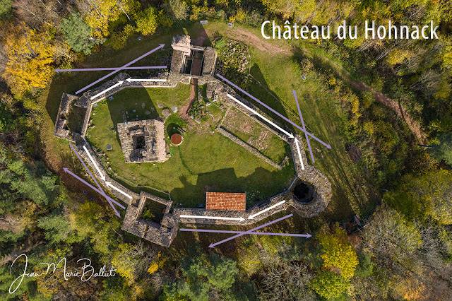 Château du Hohnack, vue d'apex — Courtines brisées en saillie