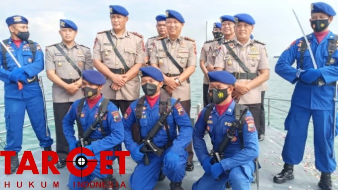 Direktur Polisi Air dan Udara Polda Jateng, Raden Setijo Nugroho Hasto Harjo Putro, S.I.K Gelar Tabur Bunga Dalam Rangka HUT Polairud ke- 71