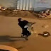 Vídeo: Mulher é vista carregando leão de estimação que 'fugiu de casa'no Kuwait