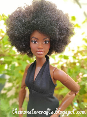 Barbie Looks curvy outdoors