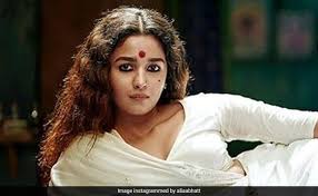 Movie news: Alia Bhatt As Gangubai Kathiawadi In New Poster | Alia bhatt movie 2022