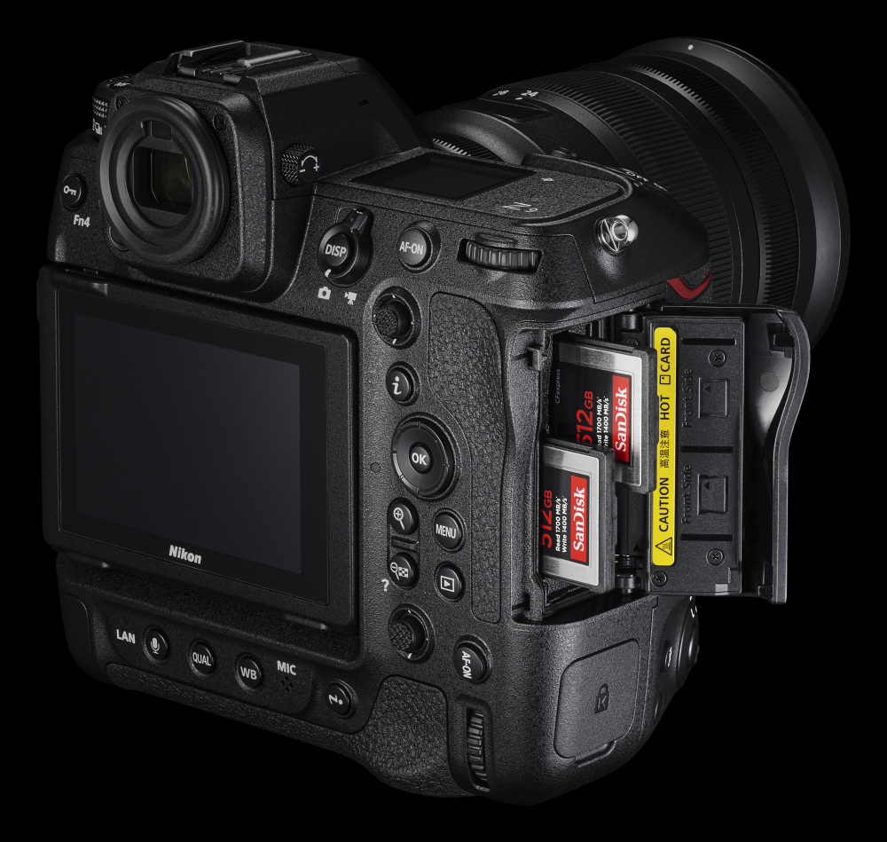 Два слота для карт памяти в камере Nikon Z9
