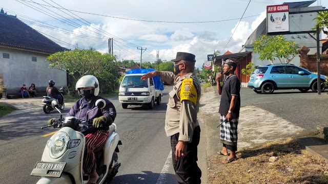 Bhabinkamtibmas Desa Sembung Awasi Prokes Pada Kegiatan Ngaben