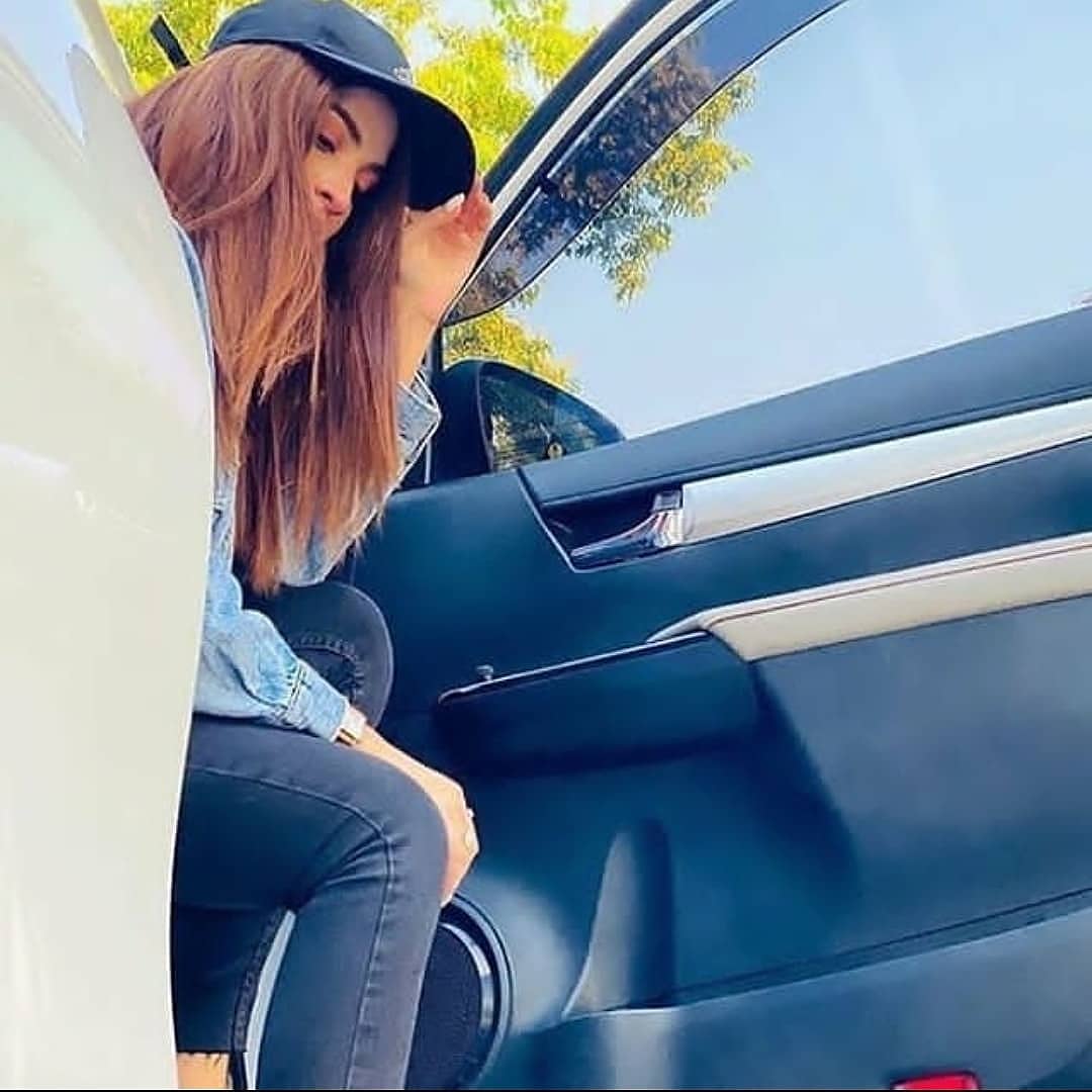 Stylish Girl DP with Hiding Face