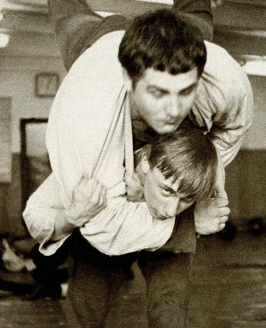 Durante o treinamento de judô em uma escola de São Petersburgo em 1971.