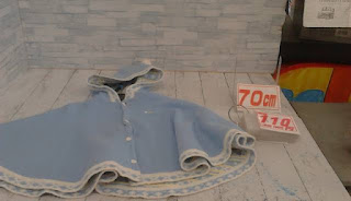 中古品　子供服　７０ｃｍ　ライトブルー　ポンチョ　１１０円