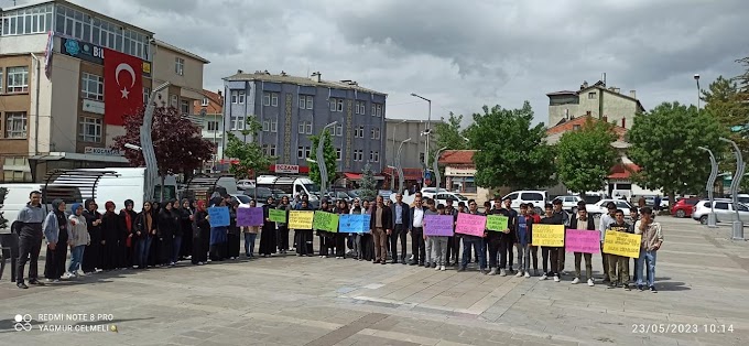 ​Bozkır’da Lise öğrencileri okumanın önemine dikkat çekmek için yürüdü.