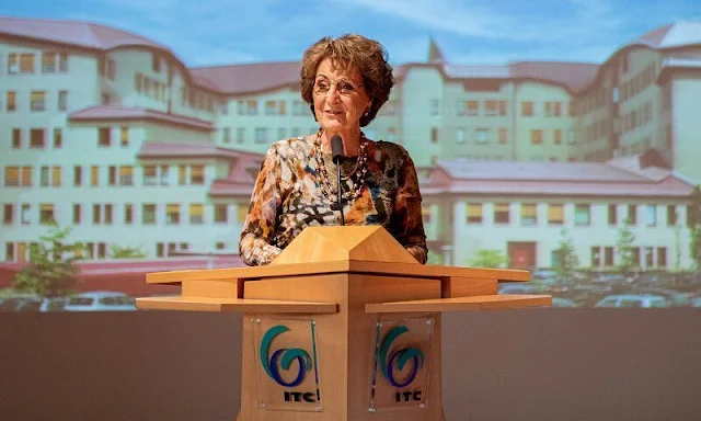 Princess Margriet and Pieter van Vollenhoven visited University of Twente. Floral print dress