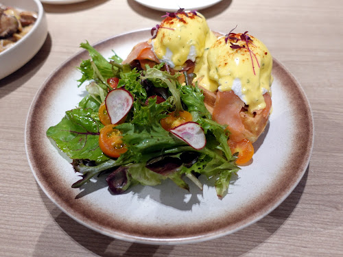 Minimal(迷你毛) sham shui po best dessert cafe coffee shop renaissance kowloon Hong Kong - Egg benedict with smoked salmon