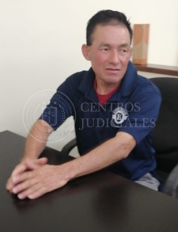 El Salvador: Dictan medidas a hombre que debe a sus dos hijas $11,280 dólares en cuotas alimenticias