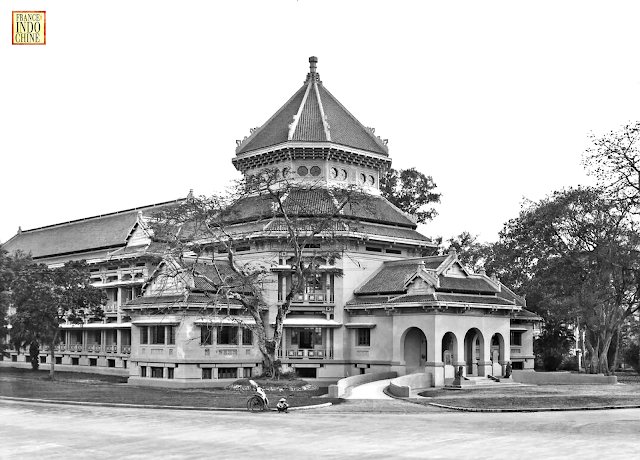 BẢO TÀNG LOUIS FINOT được coi là một đại diện lớn của phong cách Kiến trúc Đông Dương. Năm xưa: Bảo tàng Louis Finot Ngày này: Bảo tàng Lịch sử quốc gia ( http://baotanglichsu.vn ) Địa chỉ: Số 1 Phố Tràng Tiền, Q. Hoàn Kiếm, Hà Nội Bảo tàng Lịch sử Việt Nam được thành lập ngày 3 tháng 9 năm 1958 trên cơ sở kế thừa Bảo tàng Louis Finot do người Pháp xây dựng năm 1926 và hoạt động vào năm 1932. Đây là Viện bảo tàng của trường Viễn Đông Bác cổ. Ngày ấy, đây là nơi trưng bày những đồ cổ thu thập từ các nước ở Đông Nam Á. Nǎm 1958, người Pháp bàn giao lại ngôi nhà này cho chính quyền cách mạng mới. Bảo tàng Louis Finot (Bảo tàng lịch sử ngày nay) thuộc Trường Viễn Đông Bác cổ Pháp (École Française d’Extrème - Orient), do các kiến trúc sư C.Batteur và E.Hébrard thiết kế năm 1925 có thể được coi là một đại diện lớn của phong cách Kiến trúc Đông Dương, một phong cách nỗ lực kết hợp các giá trị của nền kiến trúc Pháp với các giá trị kiến trúc bản địa. Công trình được khởi công năm 1926 và hoàn thành năm 1932 trên khu đất phía sau Nhà hát lớn, chạy dọc theo bờ đê sông Hồng và là điểm kết thúc của tuyến phố Quaï Guillemoto (phố Trần Quang Khải ngày nay), một vị trí có thể tạo ra điểm nhấn kiến trúc cho tuyến đường bờ đê. Mặt bằng bảo tàng được kiến tạo theo yêu cầu của không gian kiến trúc trưng bày nên được cấu tạo dựa trên những không gian khẩu độ lớn. Không gian chính sảnh hình bát giác có kích thước mỗi cạnh lớn lên đến 11m, không gian trưng bày chính nằm ngay sau đại sảnh có hình chữ nhật kéo dài và được tổ chức theo hình thức xuyên phòng có sự chuyển tiếp được tổ chức khéo léo. Ngoài ra còn có các không gian trưng bày chuyên đề nằm ở hai phía của đại sảnh tạo thành một tổng thể trưng bày khoáng đạt
