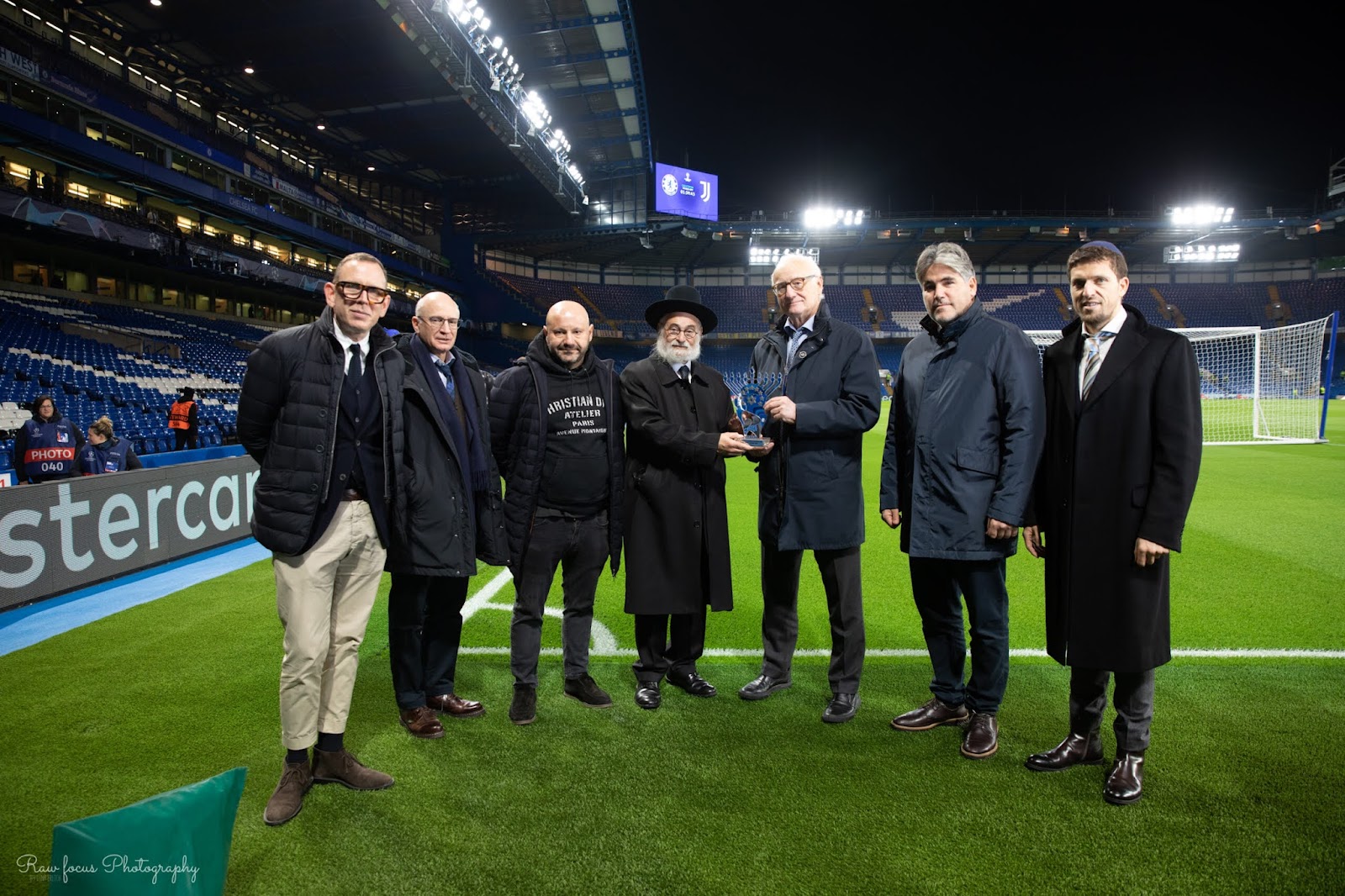From L to R: Alex Benjamin, Director of the European Jewish Association, Andrew Cohen, President of the UK Federation of Synagogues, Abdallah Chatila, philanthropist and previous recipient of King David Award, Chief Rabbi Binyomin Jacobs of the Netherlands, Chelsea FC Chairman Bruce Buck, EJA lay leader and philanthropist Gabor Futo and Rabbi Eli Edlekopf, Director of European Jewish Development. Picture by Dina Erlich.