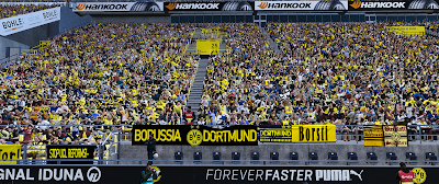 PES 2021 Stadium Fan Banners Mod by Invicta