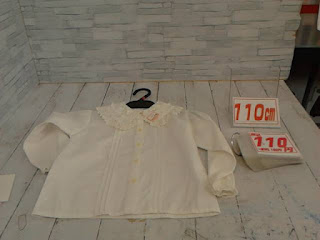 中古品　子供服　１１０ｃｍ　ホワイト　ブラウス　１１０円