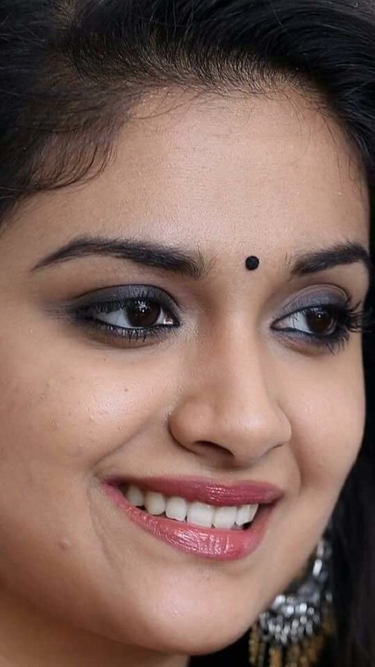 Cute Smile Pictures of Actress Keerthi Suresh