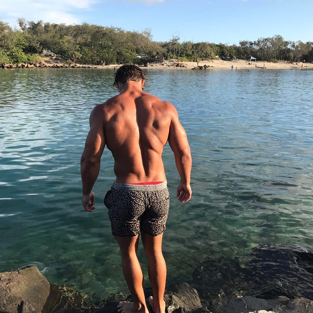 strong-hot-shirtless-fit-guy-pretty-big-male-booty-muscle-daddy-huge-back