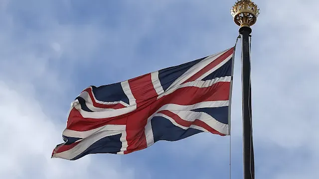 العلم البريطاني يرفرف في السماء - Copyright Alastair Grant/The AP