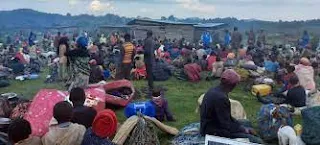 Every day, at least 400 Congolese seek asylum in Uganda  Every day, 400 asylum seekers from eastern Democratic Republic of Congo travel to Uganda to escape insecurity. At the Busunga border, entry point for most asylum seekers fleeing violence in the Democratic Republic of Congo, the number of asylum applications is increasing by the minute  Just 6km away is the site of a deadly Allied Democratic Forces (ADF) attack that left dozens of villagers dead in early February. A large percentage of the Congolese displaced sought refuge in several camps in search of safety before entering Uganda. Once in the country, asylum seekers spend a few hours, sometimes a few days in the border town of Bundibubio, before being transferred to the transit center of Bubukwanga, located 30 km away.  As soon as they arrive, they are tested for Covid-19, then undergo a security check which determines whether they will be granted refugee status before being transported to a camp after three days. Most of them arrive traumatized by the crimes they have witnessed.  " It's scary to see a mutilated body. They killed my family. My eldest brother, his wife and children were killed. All my relatives were killed because when you are in the same place and a person dies , you will die too, ” testified Batulugemu Malagumu, a Congolese refugee.  The center experienced an initial influx in 2013 before becoming inactive. Today, following new atrocities, they must face new challenges. Hedwig Arineitwe, Bubukwanga Transit Center Manager, says “ we are prepared. Of course, when you hear bullets, sometimes we hear them from here, at first it was scary but then it becomes normal. She adds” as we are on the border, the government really tried to provide security. If you move around, you will find many UPDF detachments, so you feel safe ."  The joint forces of the Congolese and Ugandan army joined forces on November 30, 2021 to fight the rebels of the Allied Democratic Forces says ADF. On January 12, the two armies announced the arrest of one of the founders of the ADF, but this did not put an end to the violence in the region. During the night from Sunday to Monday, at least 20 people were killed in the locality of Kikura, in the east of the DRC.