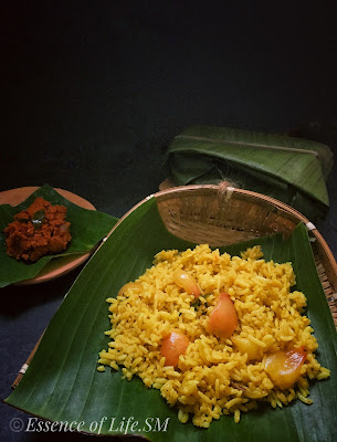 FOOD COOKED IN BANANA LEAF